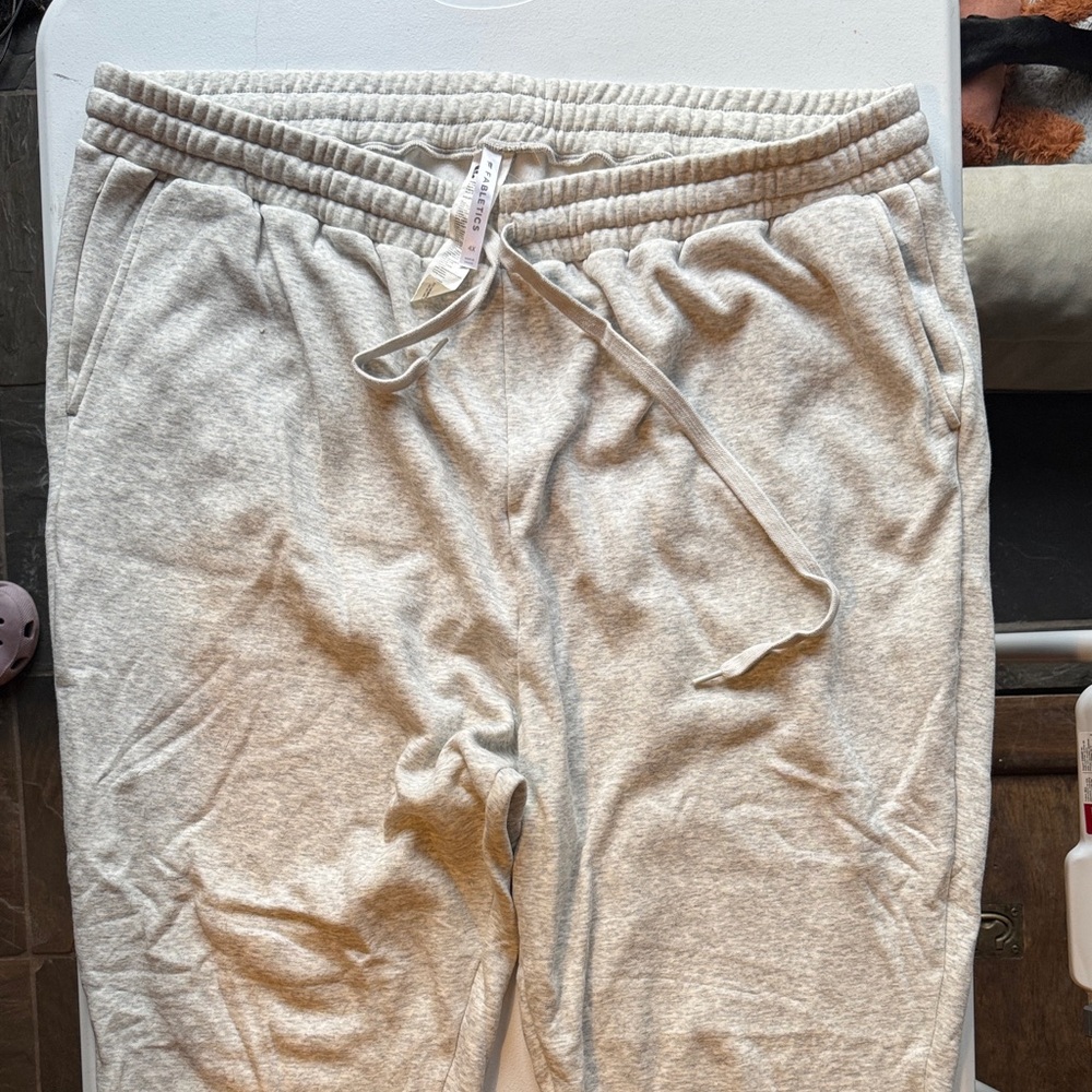 Fabletics Heather Gray Sweatpants (Joggers)